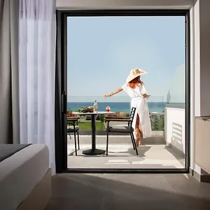 https://sky-luxury-suites.hotelschalkidiki.net
